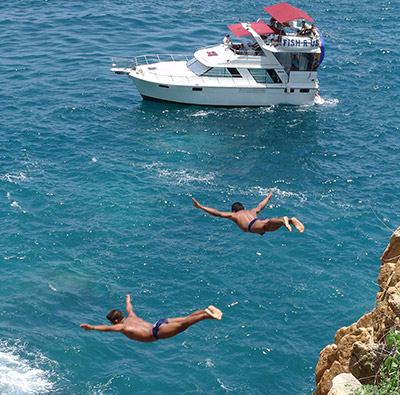 Yate en Acapulco, vista desde la quebrada